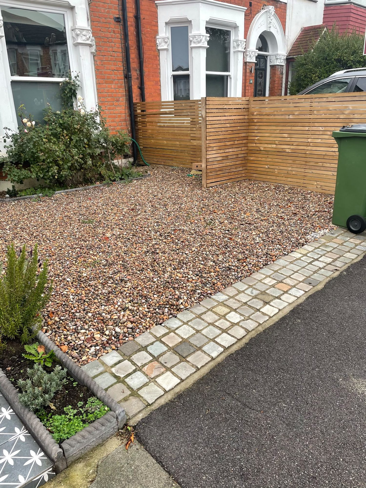 Front garden landscaping with gravel, sett edging and slatted fence
